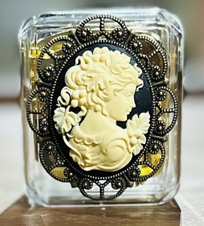 Music-Box-Victorian-Lady-Cameo